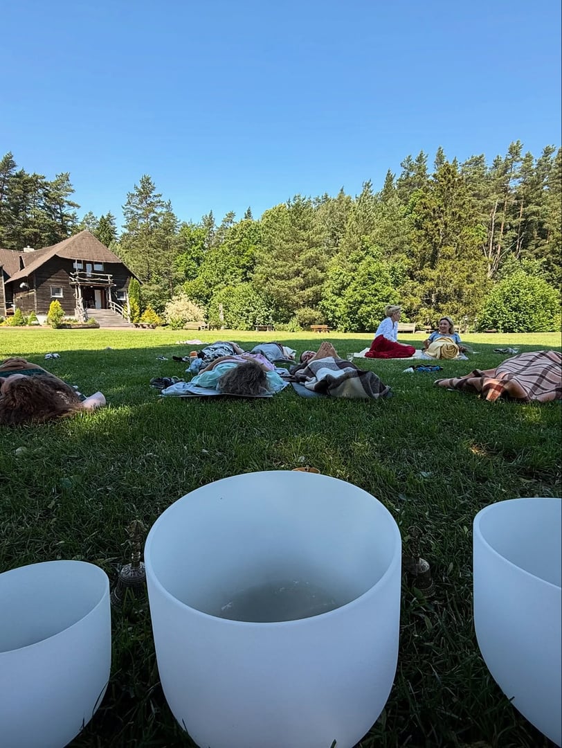Meditación con cuencos de cristal en Palanga