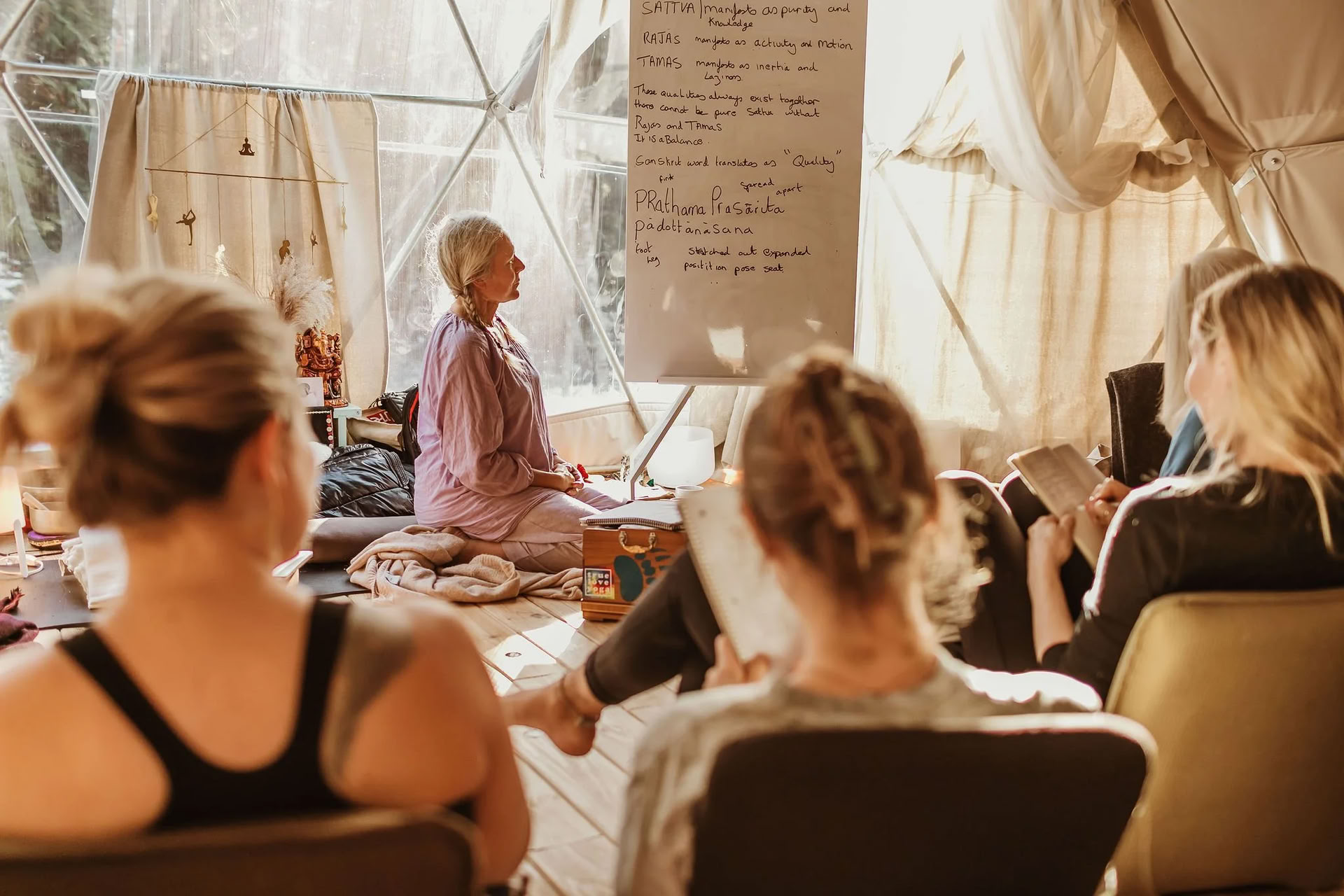 Ashtanga Yoga Day Intensive: La magia curativa de Vinyasa | Nectar On Bowen Island