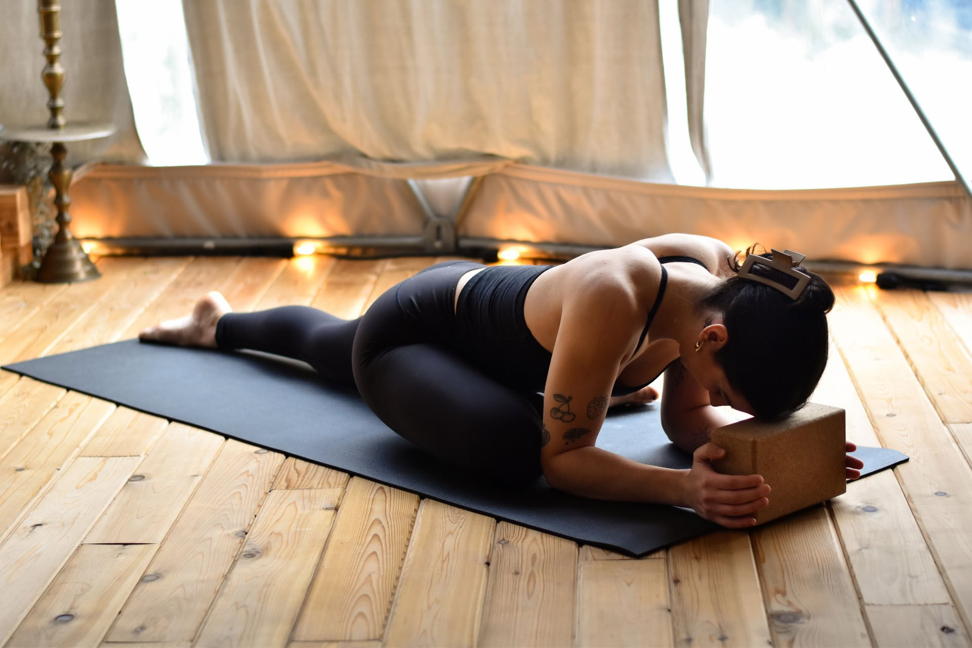 Root + Return, Una práctica restaurativa para conectar y recuperar | Nectar Yoga