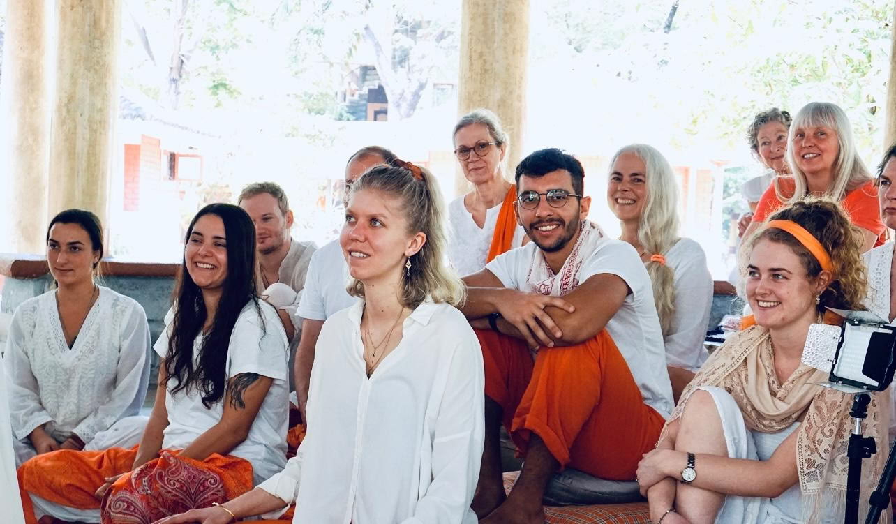 Retiro Ashram de Detox de Meditación Silenciosa de 21 Días en India