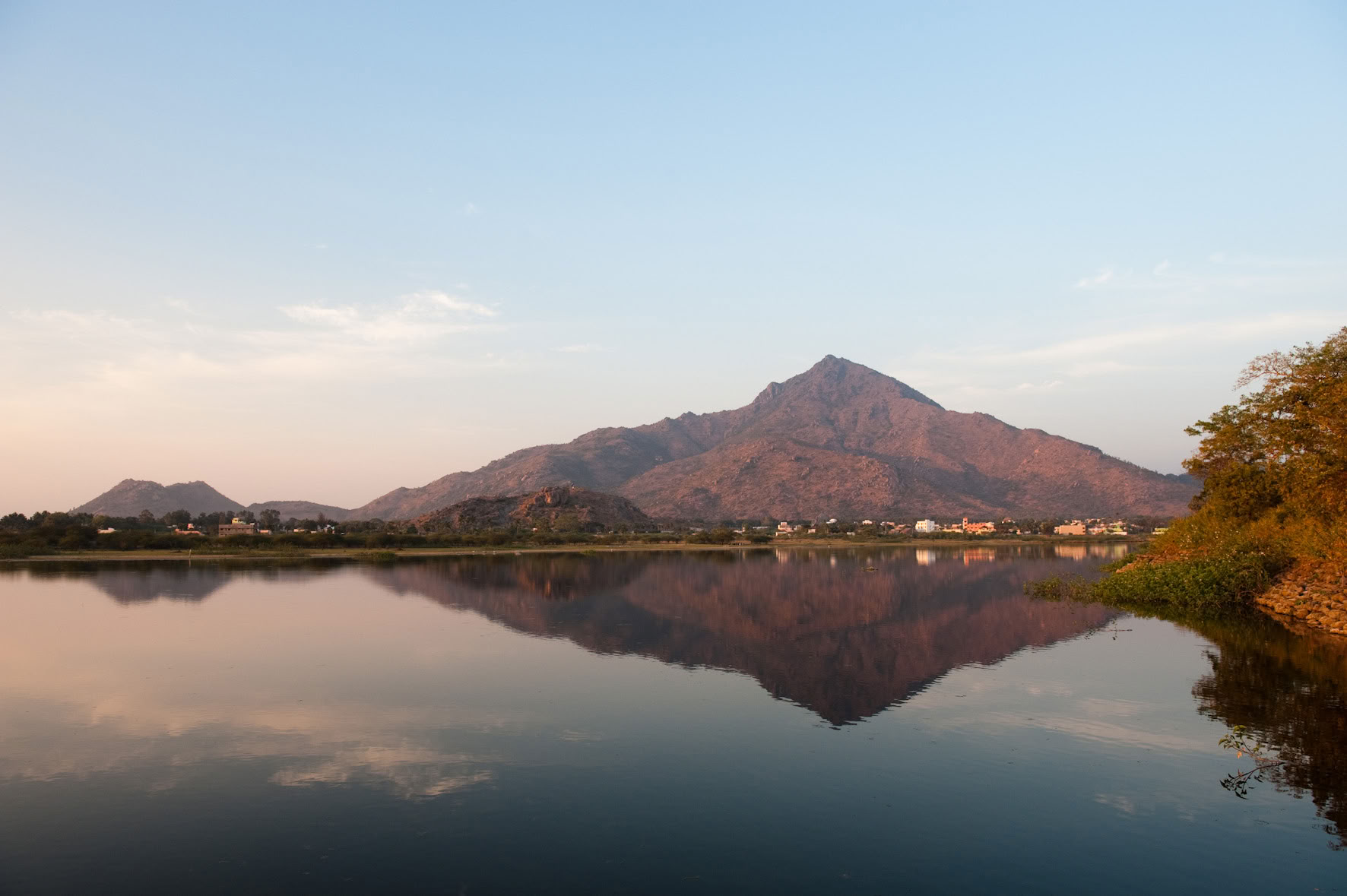 Retiro Ashram de Detox de Meditación Silenciosa de 21 Días en India
