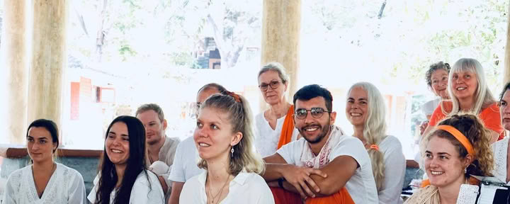 Retiro Ashram de Detox de Meditación Silenciosa de 21 Días en India