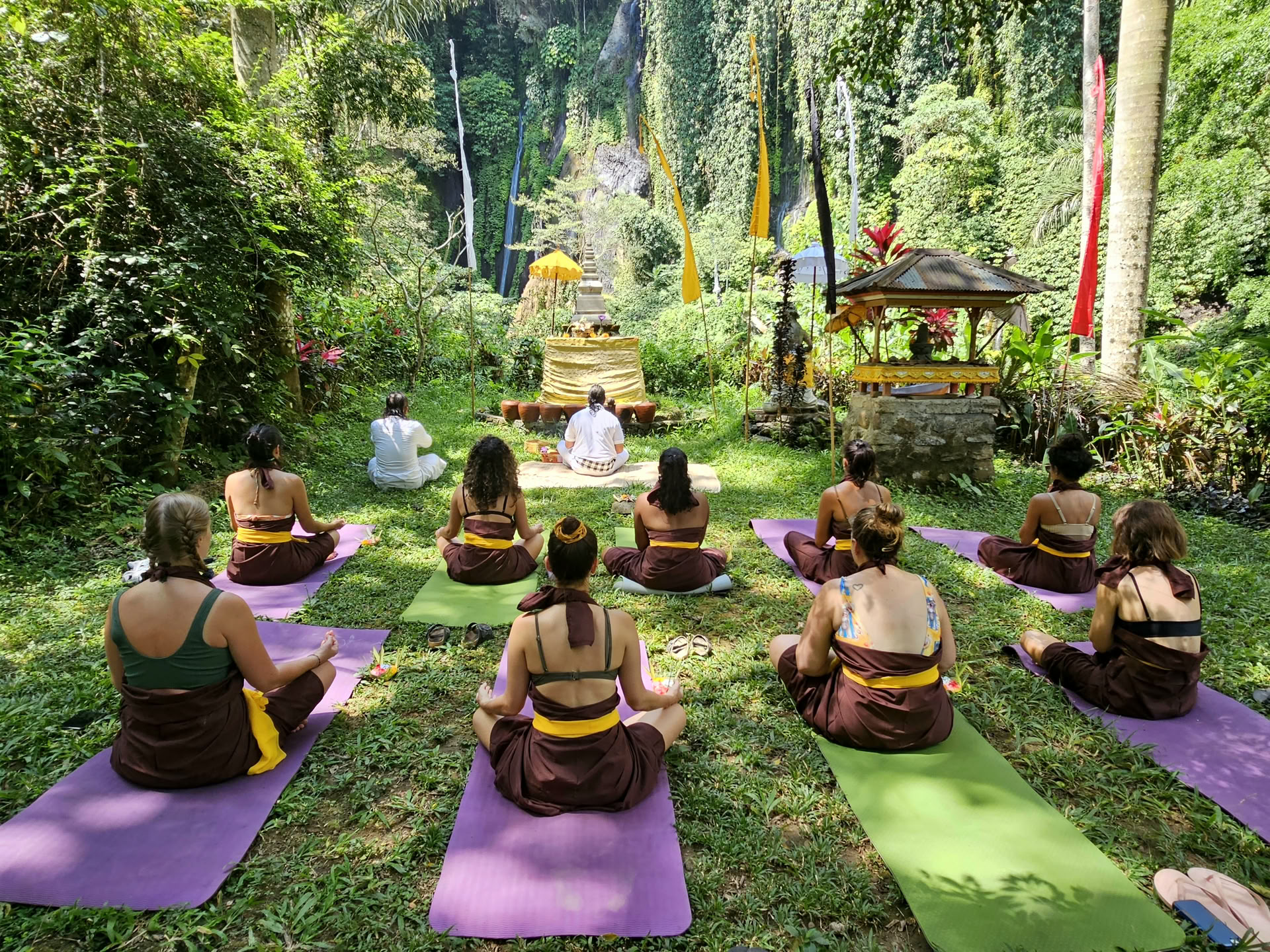 Ceremonia de Purificación en la Cascada Sagrada