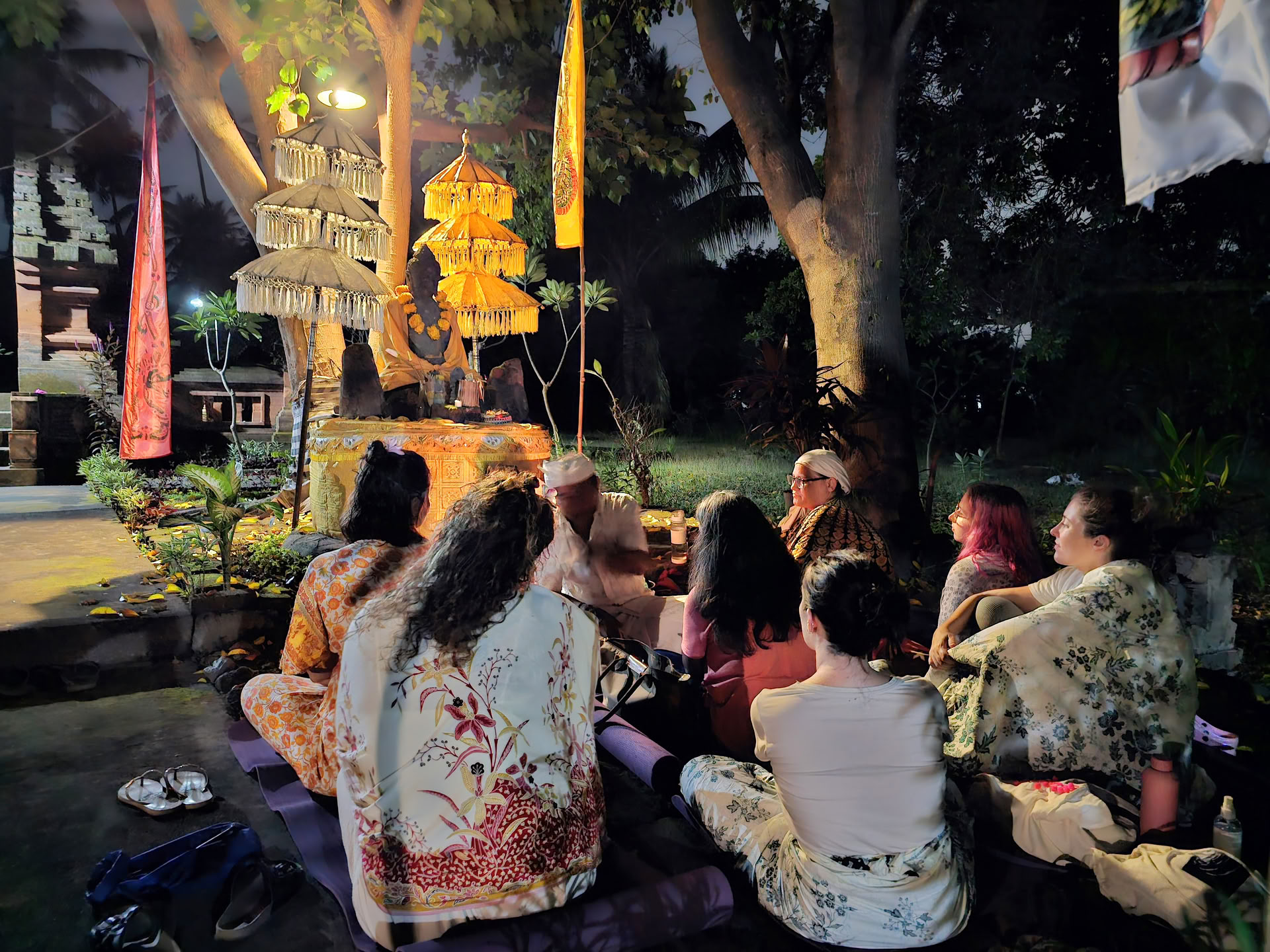 Ceremonia de Luna Llena en Candi Buddha