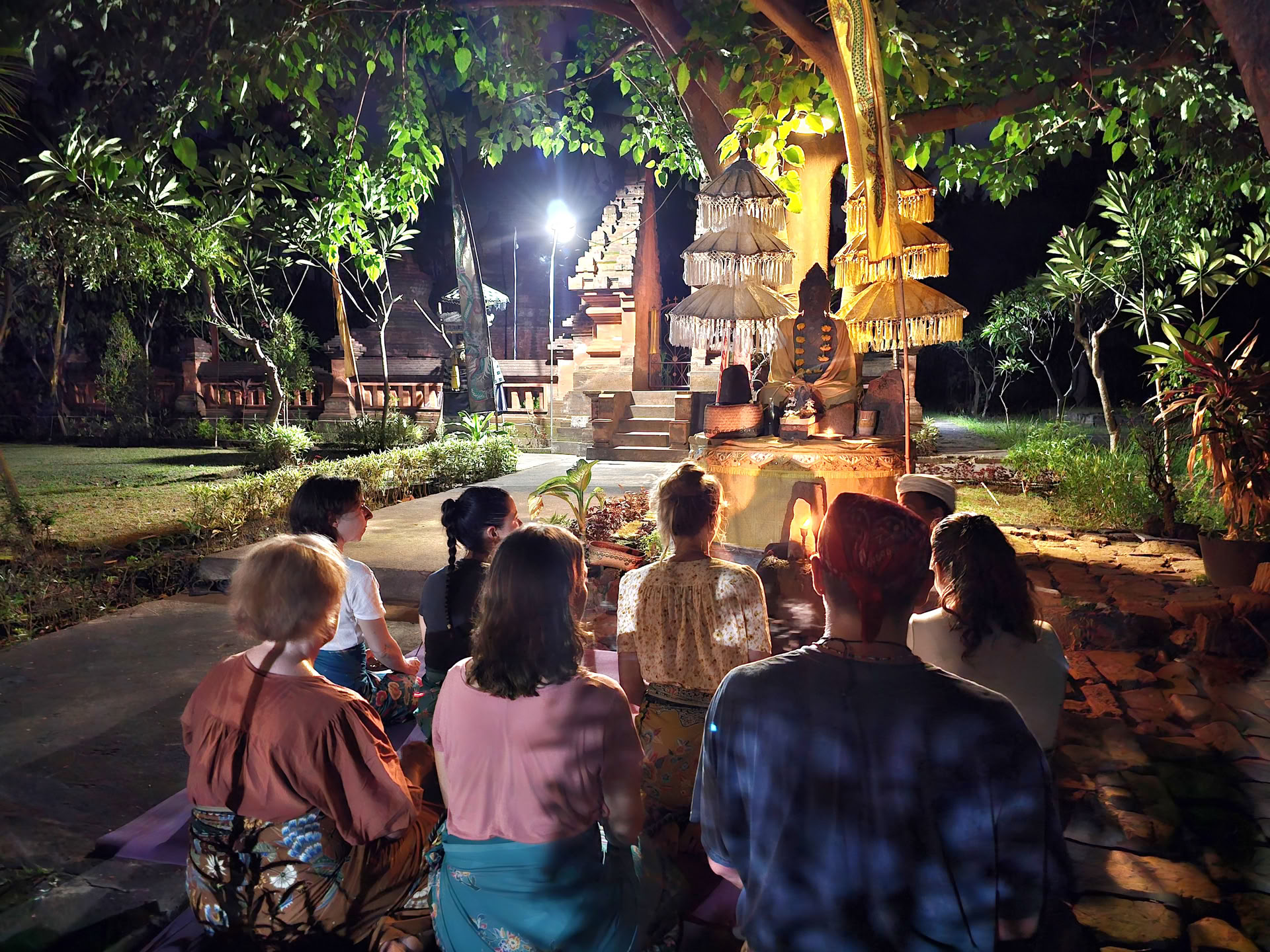 Ceremonia de Luna Llena en Candi Buddha