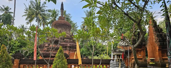 Ceremonia de Luna Llena en Candi Buddha