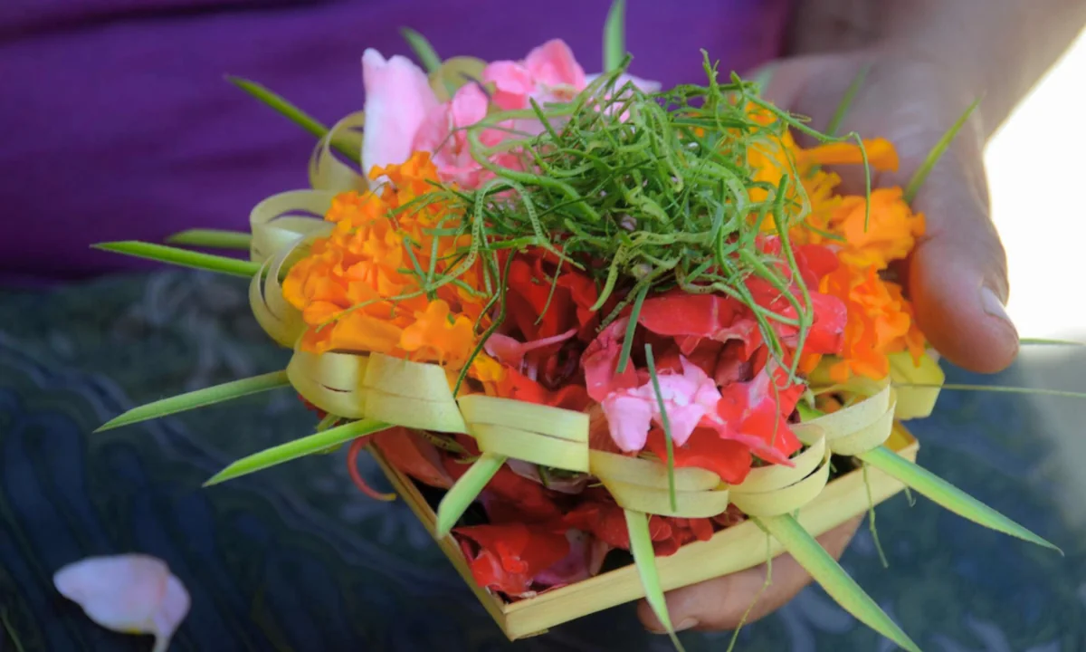 CREACIÓN DE OFRENDAS BALINESAS