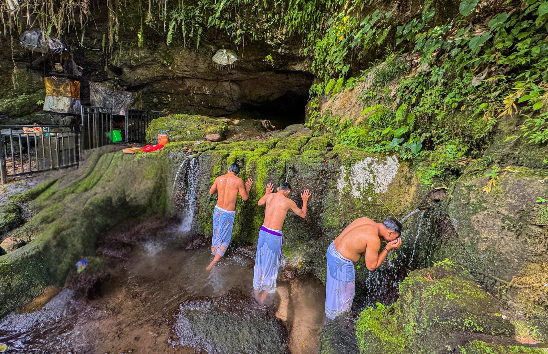 BENDICIÓN DEL AGUA EN LAS RUINAS ANCESTRALES