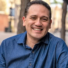 Retiro comunitario con Meg Medina: Celebrando historias Latinx en la literatura infantil