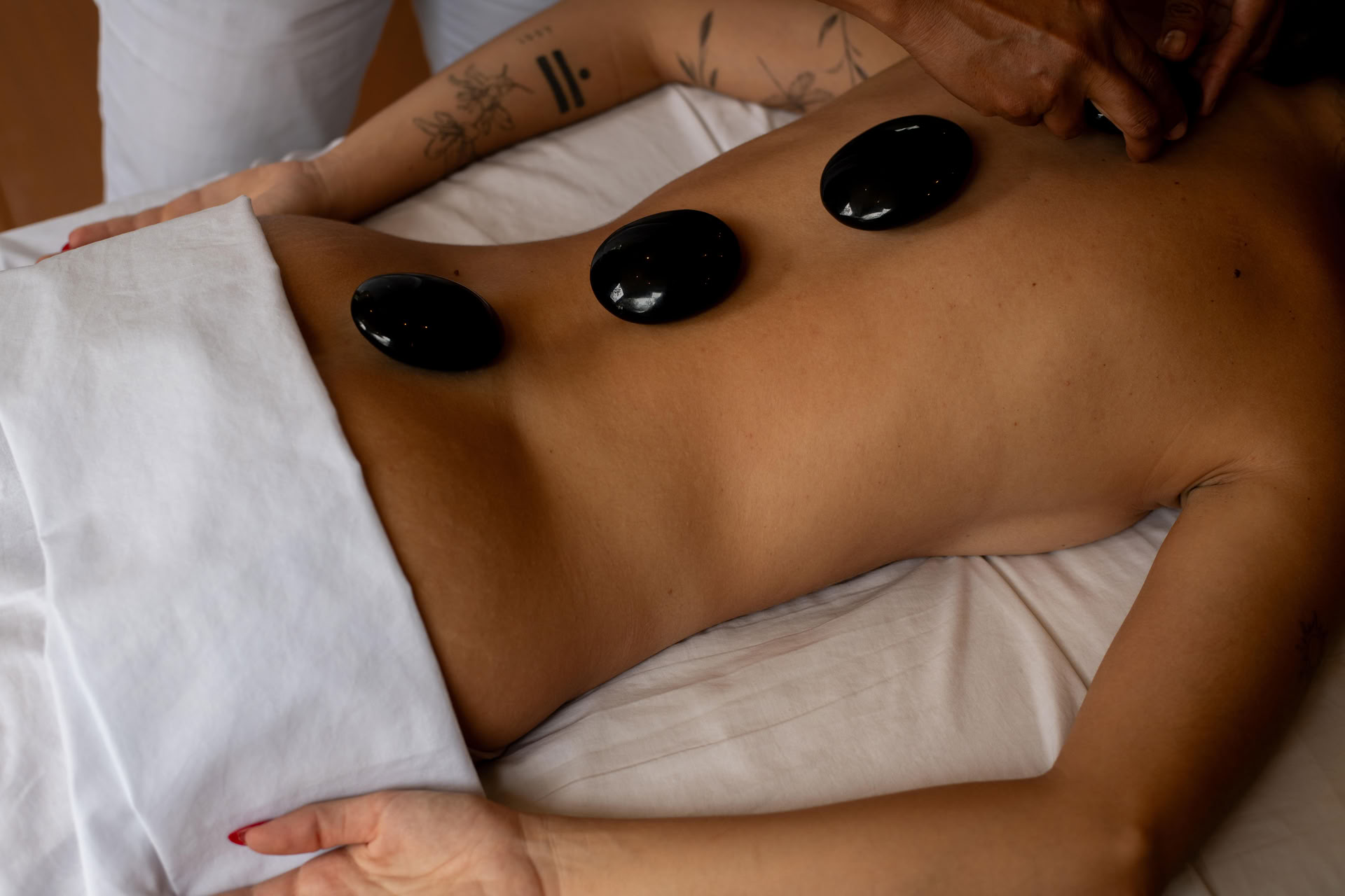 Masaje con piedras calientes