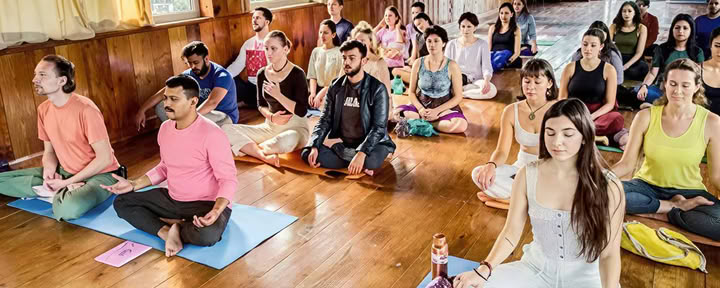 200 Hour Yoga Teacher Training en Rishikesh India – enero de 2026