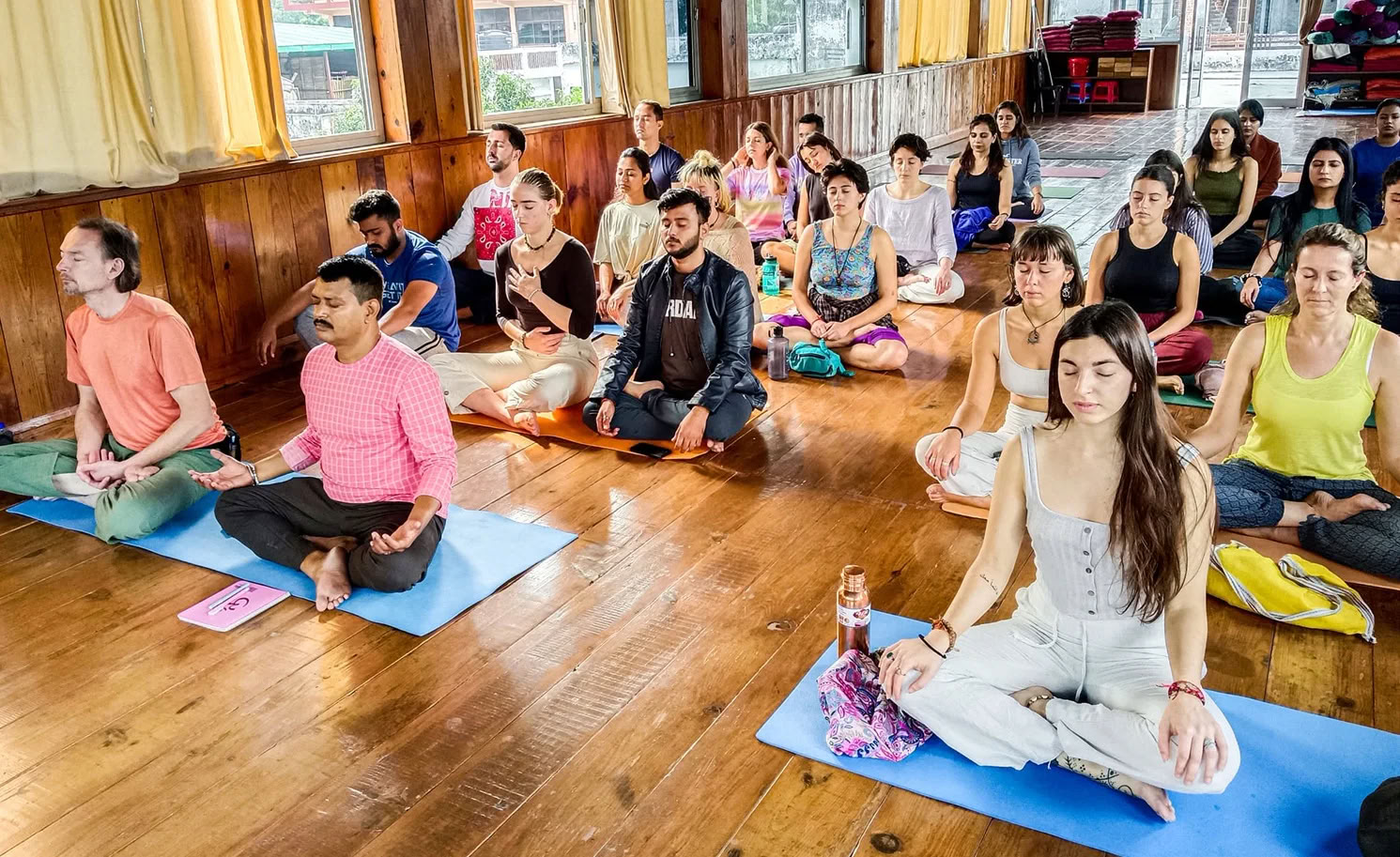 100 Hour Yoga Teacher Training en Rishikesh, India – May 2026