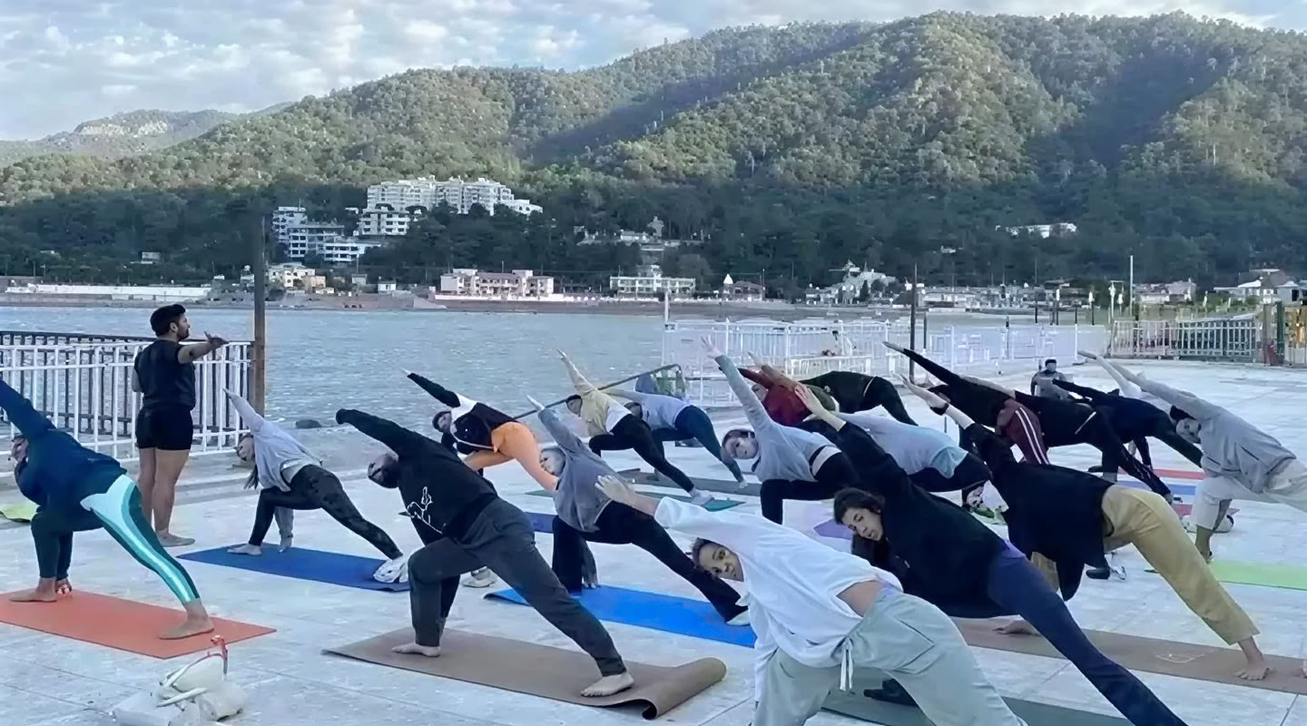 100 Hour Yoga Teacher Training en Rishikesh, India – May 2026
