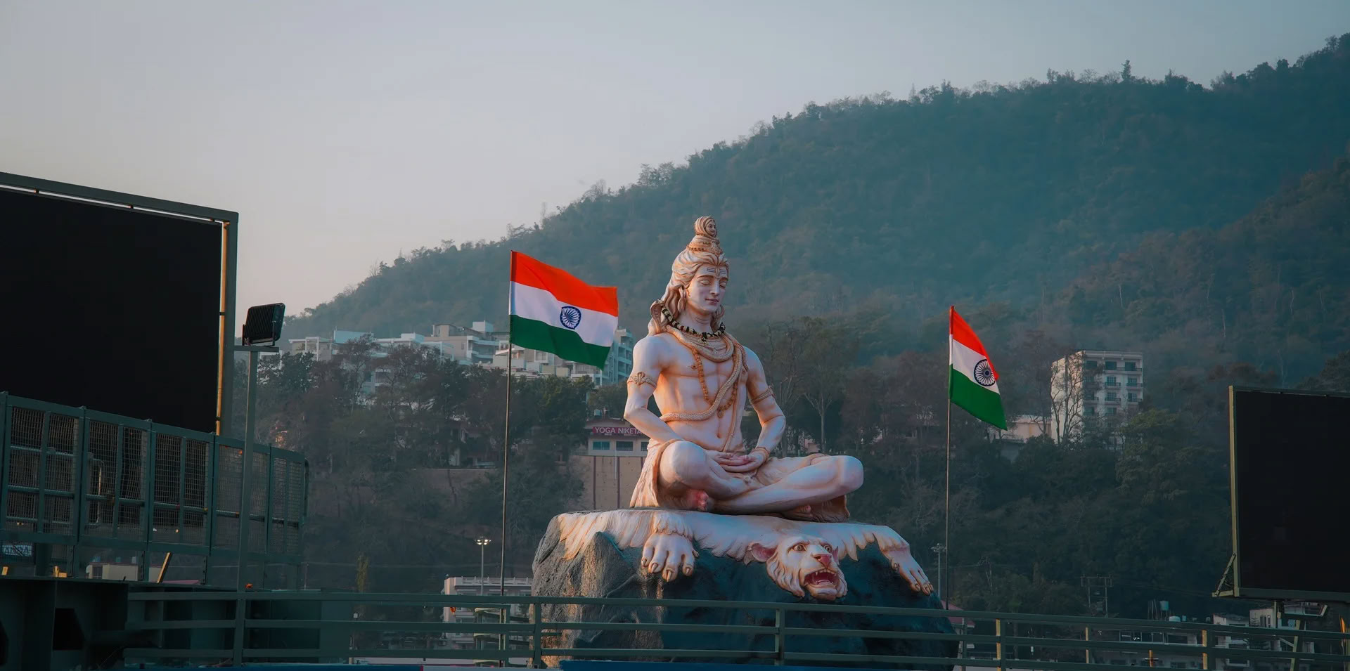 100 Hour Yoga Teacher Training en Rishikesh, India – May 2026