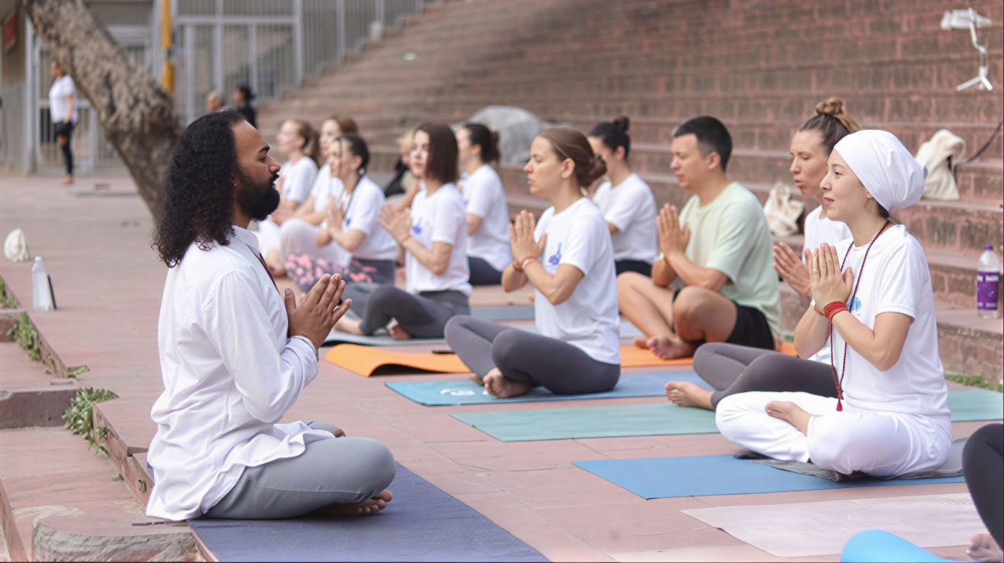 Curso de formación de profesores de yoga de 200 horas en Rishikesh – del 02 de agosto al 27 de agosto de 2026