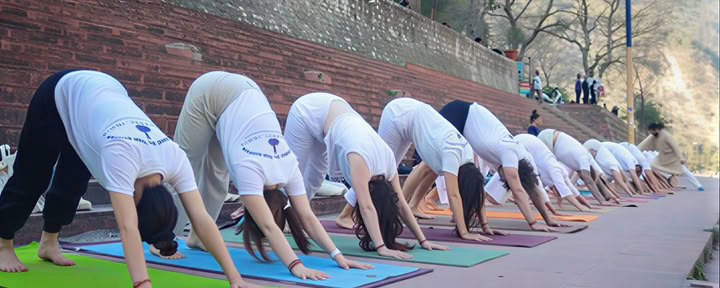 Curso de formación de profesores de yoga de 200 horas en Rishikesh – del 04 de oct al 29 de oct de 2026
