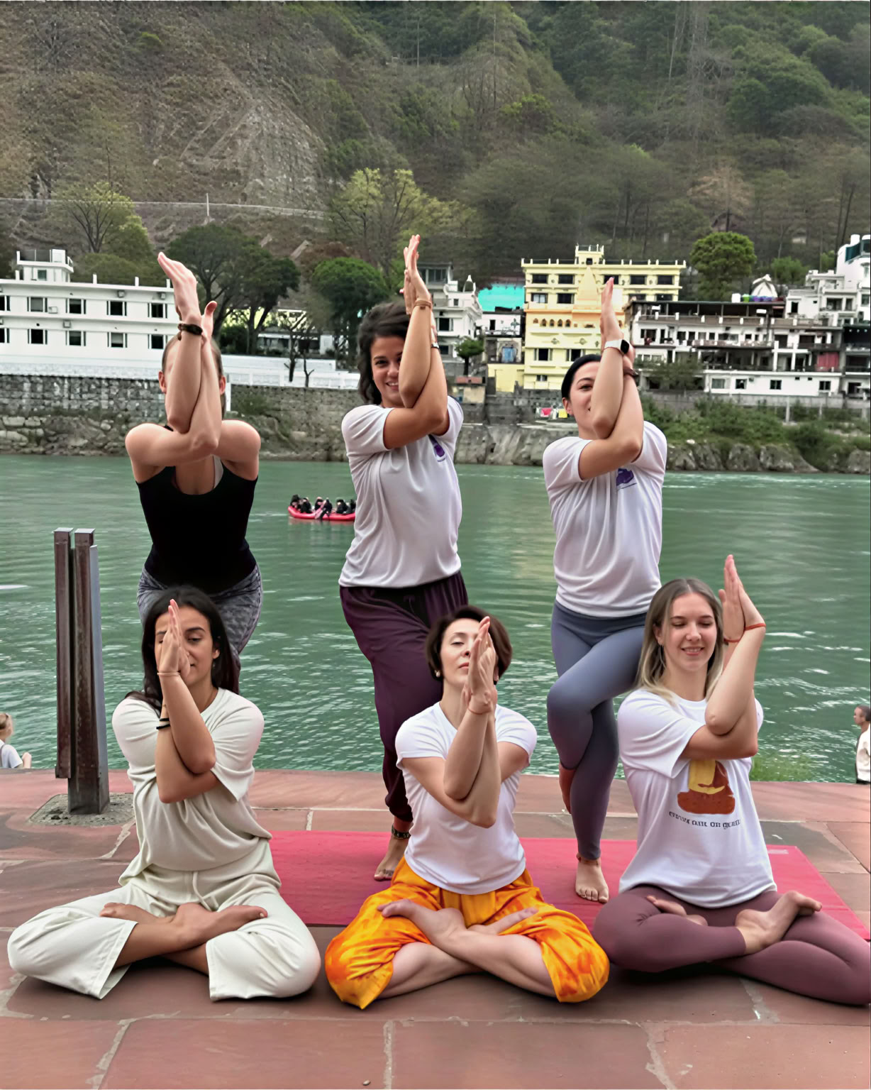 100 Hour Yoga Teacher Training en Rishikesh | Yoga para Principiantes