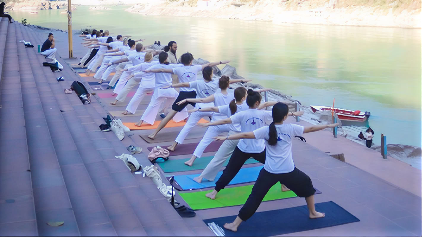 100 horas de formación de profesores de yoga en Rishikesh, India