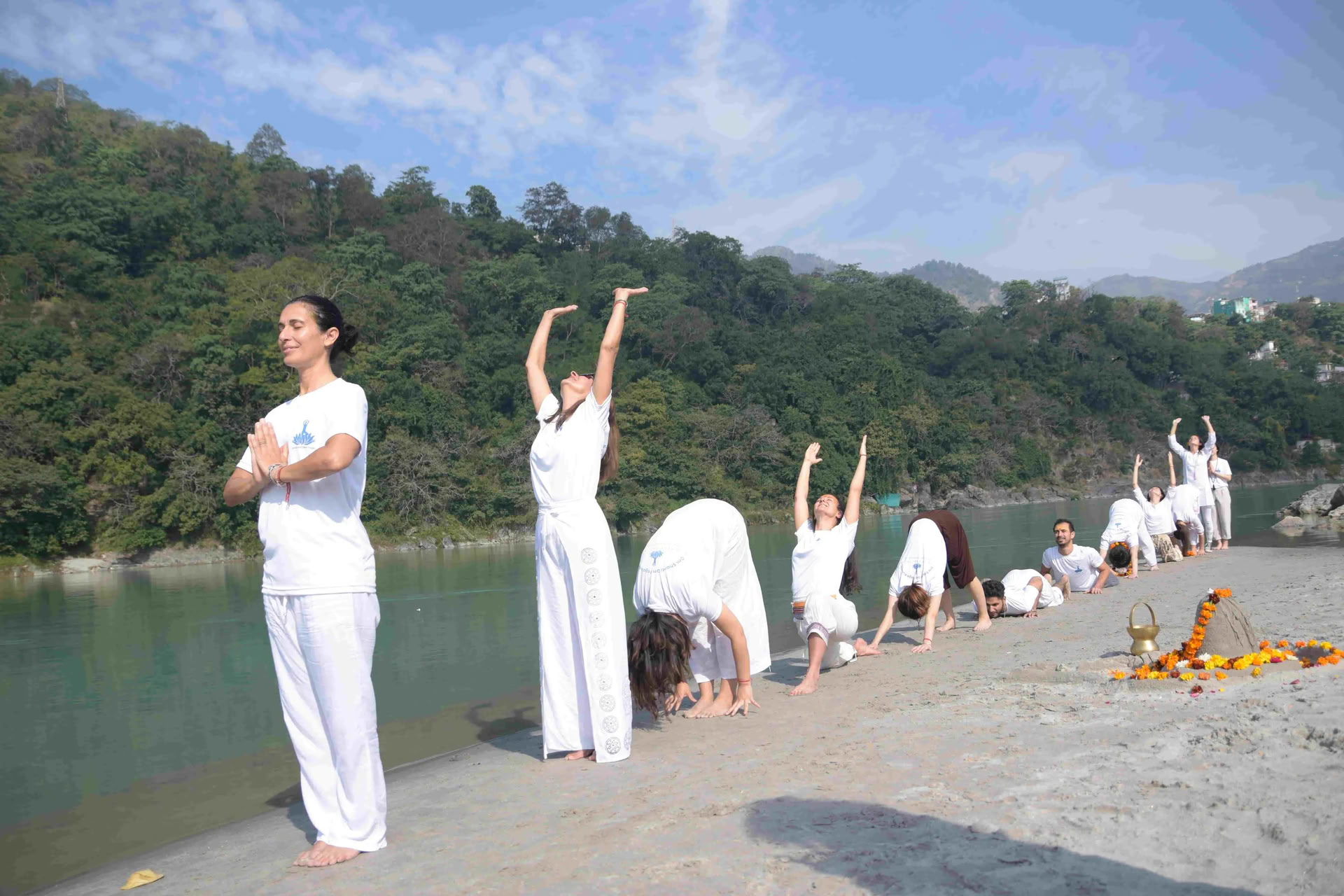 100 horas de formación de profesores de yoga en Rishikesh, India