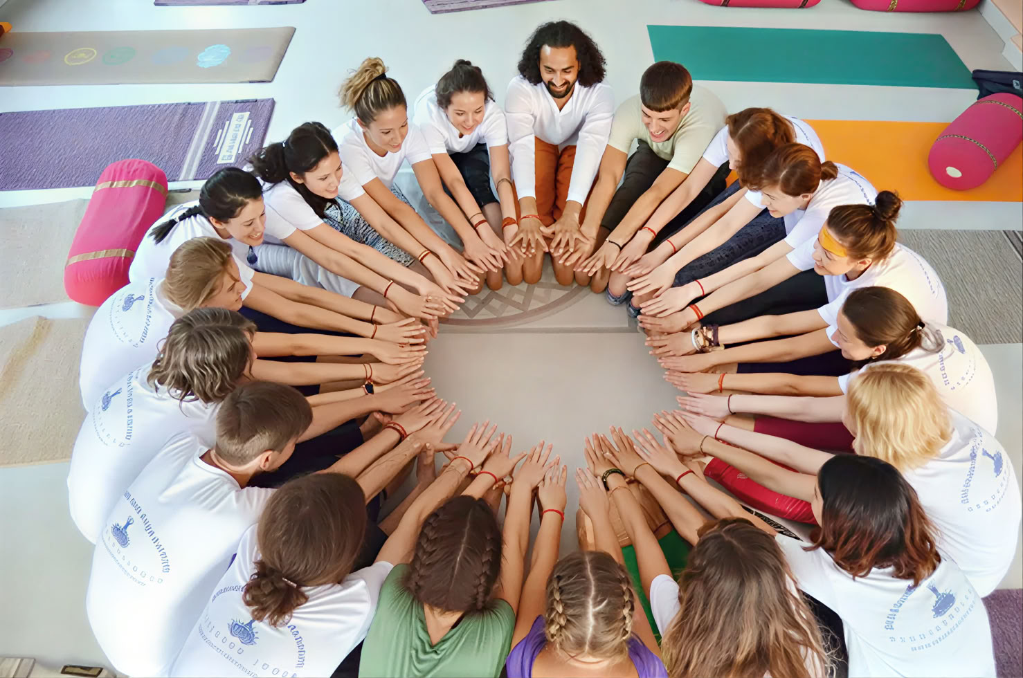 Curso de formación de profesores de yoga ayurvédico de 100 horas en Rishikesh