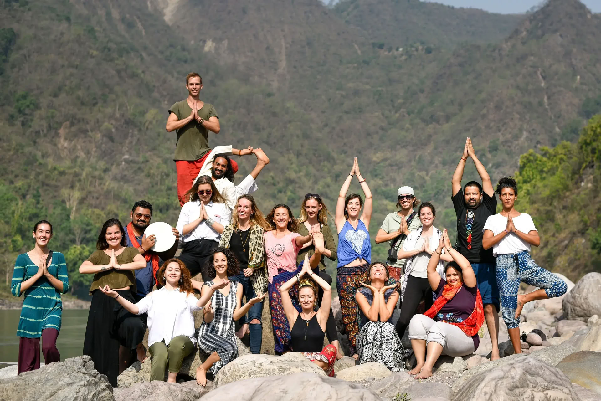 Curso de formación de profesores de yoga ayurvédico de 100 horas en Rishikesh