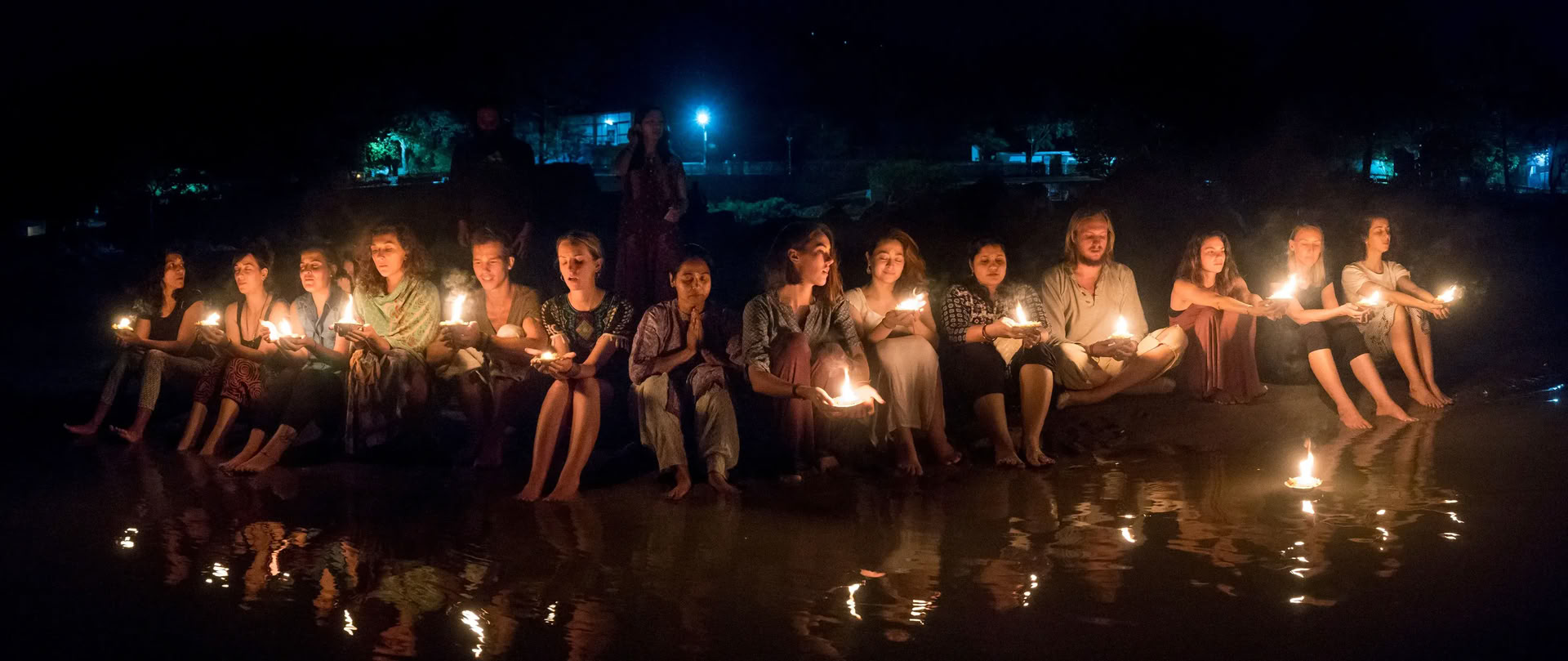 Curso de formación de profesores de yoga ayurvédico de 100 horas en Rishikesh