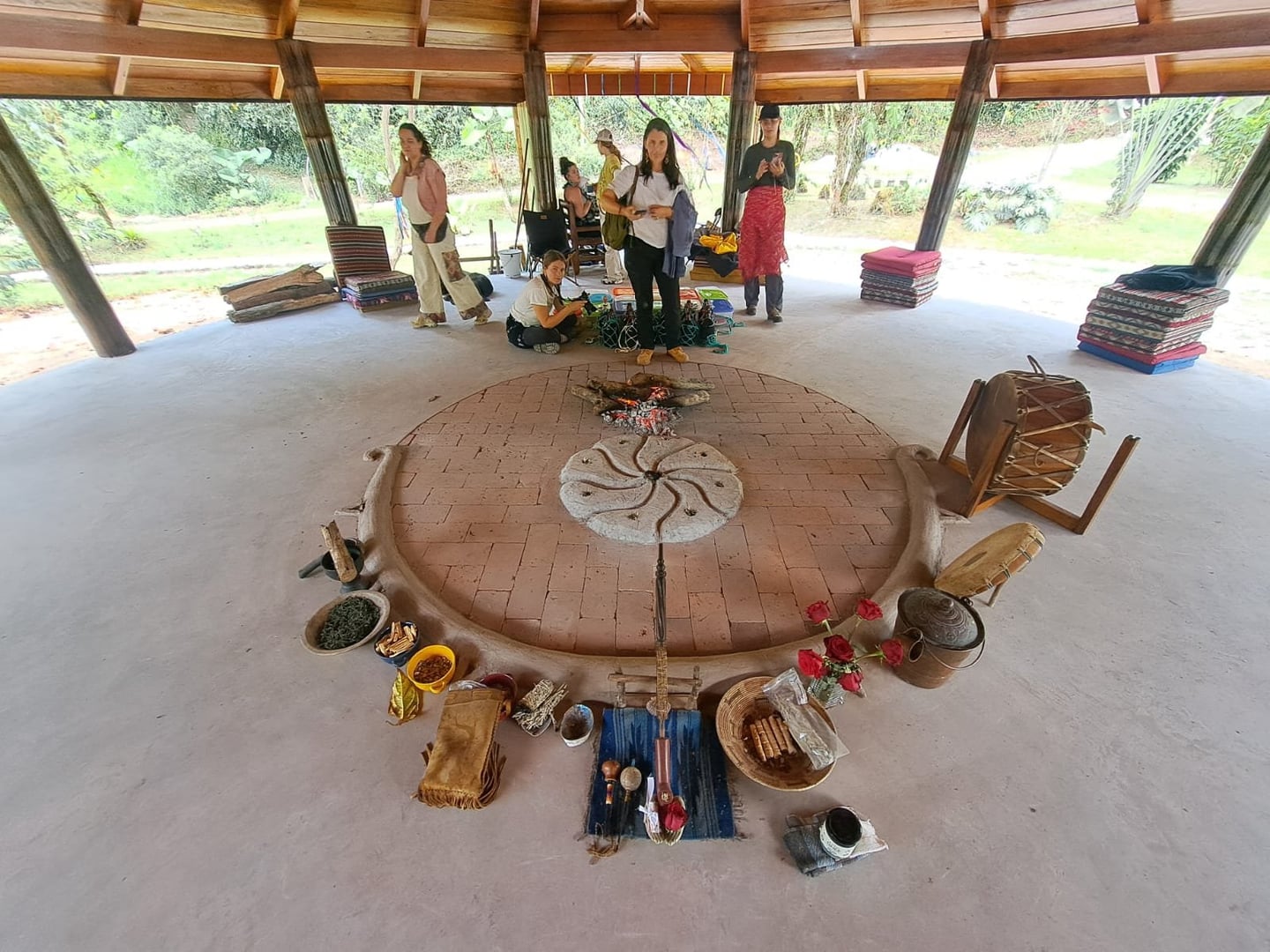 Ceremonia de Ayahuasca a la luz del día en Hayulima Natural Reserve