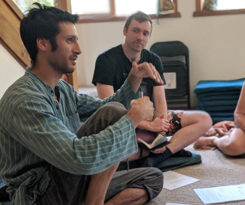 Programa Intensivo de Karma Yoga de Tres Meses – versión especial de dos meses dirigida a personas más jóvenes