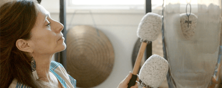 BREATHING DOWN THE MOON: UNA CEREMONIA DE BAÑO DE GONG con Lea Garnier — Sage Academy Of Sound