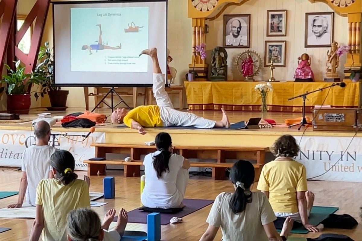 Principios y práctica de alineación de yoga