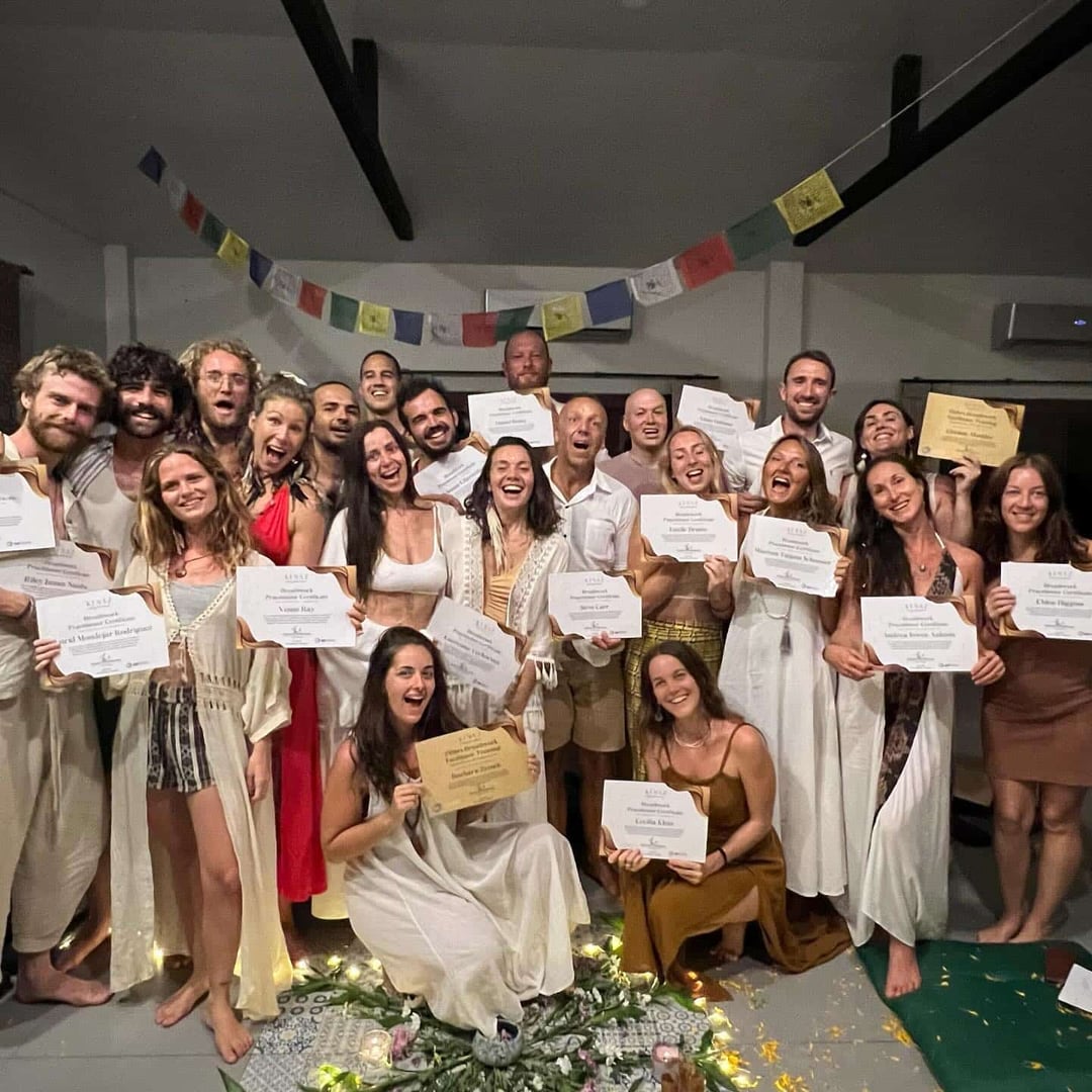 Formación de facilitador de breathwork de 150 horas