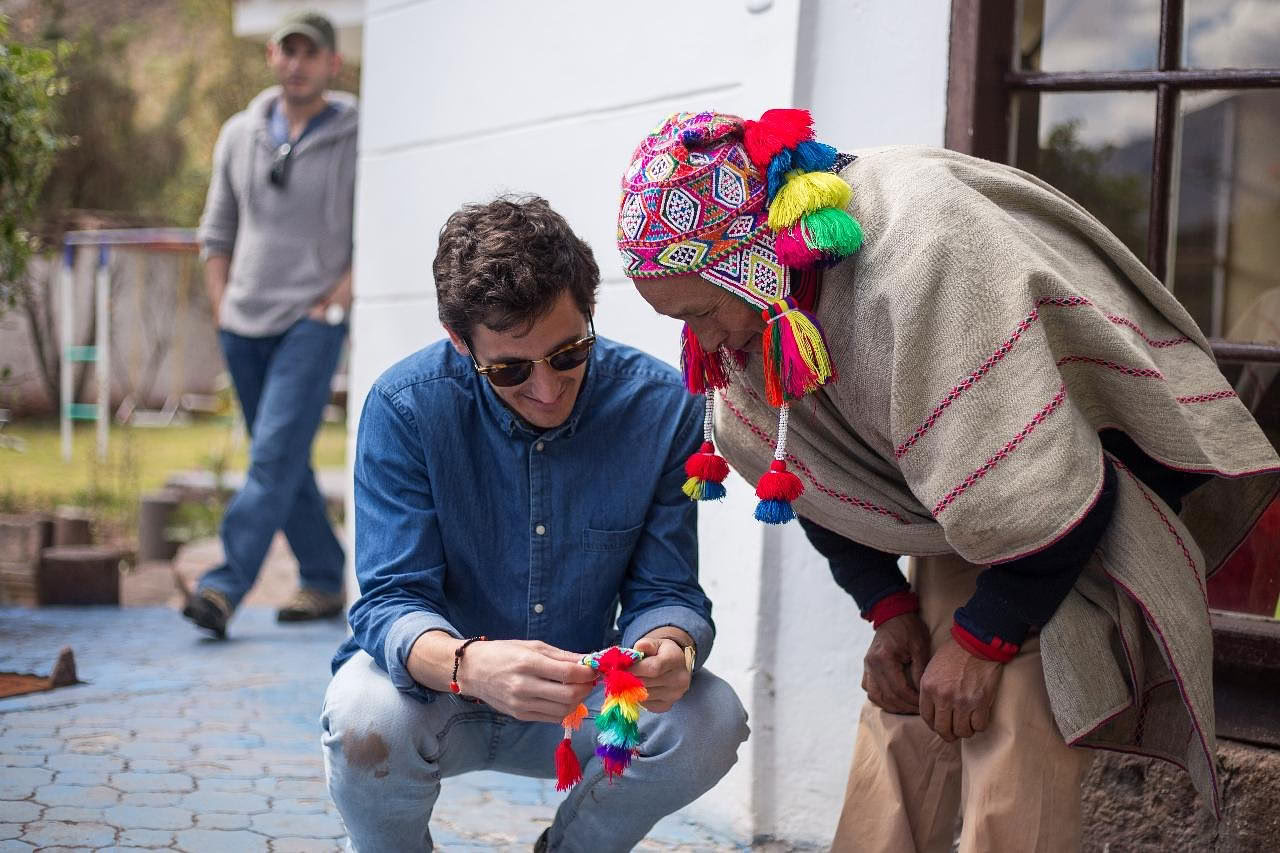 Lectura oracular espiritual de hojas de coca con sanador chamánico de los Andes