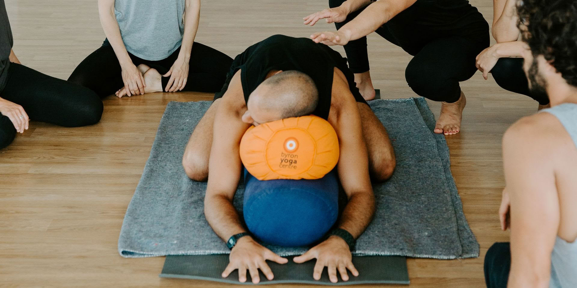 Formación de profesores de yoga de 4 días con enfoque informado en trauma