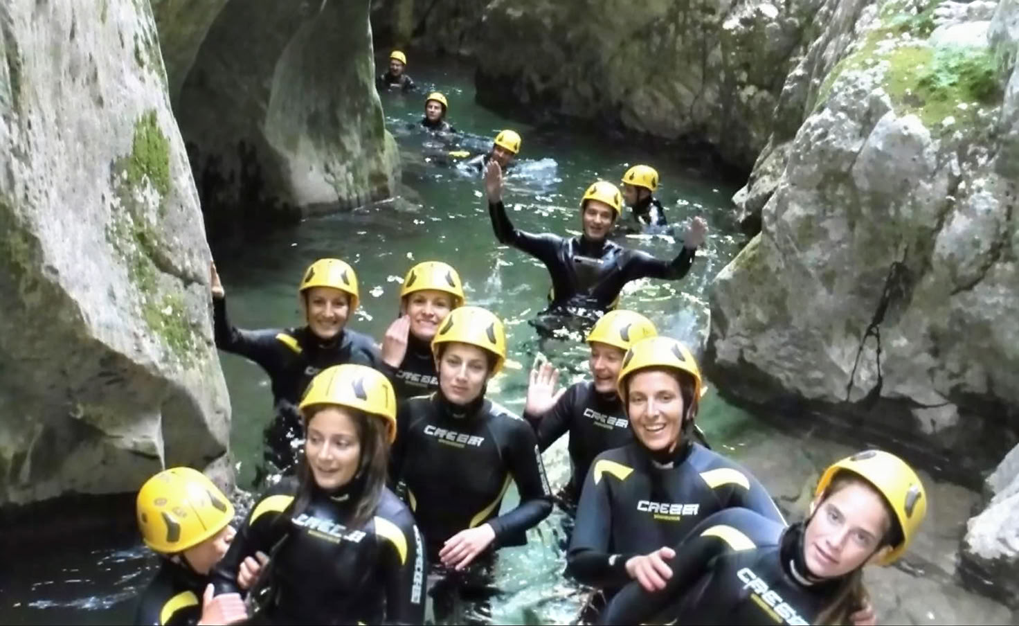 Tour privado de barranquismo en Nevidio