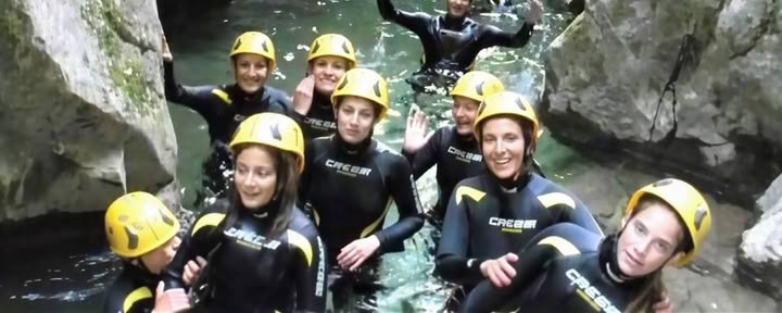 Tour privado de barranquismo en Nevidio