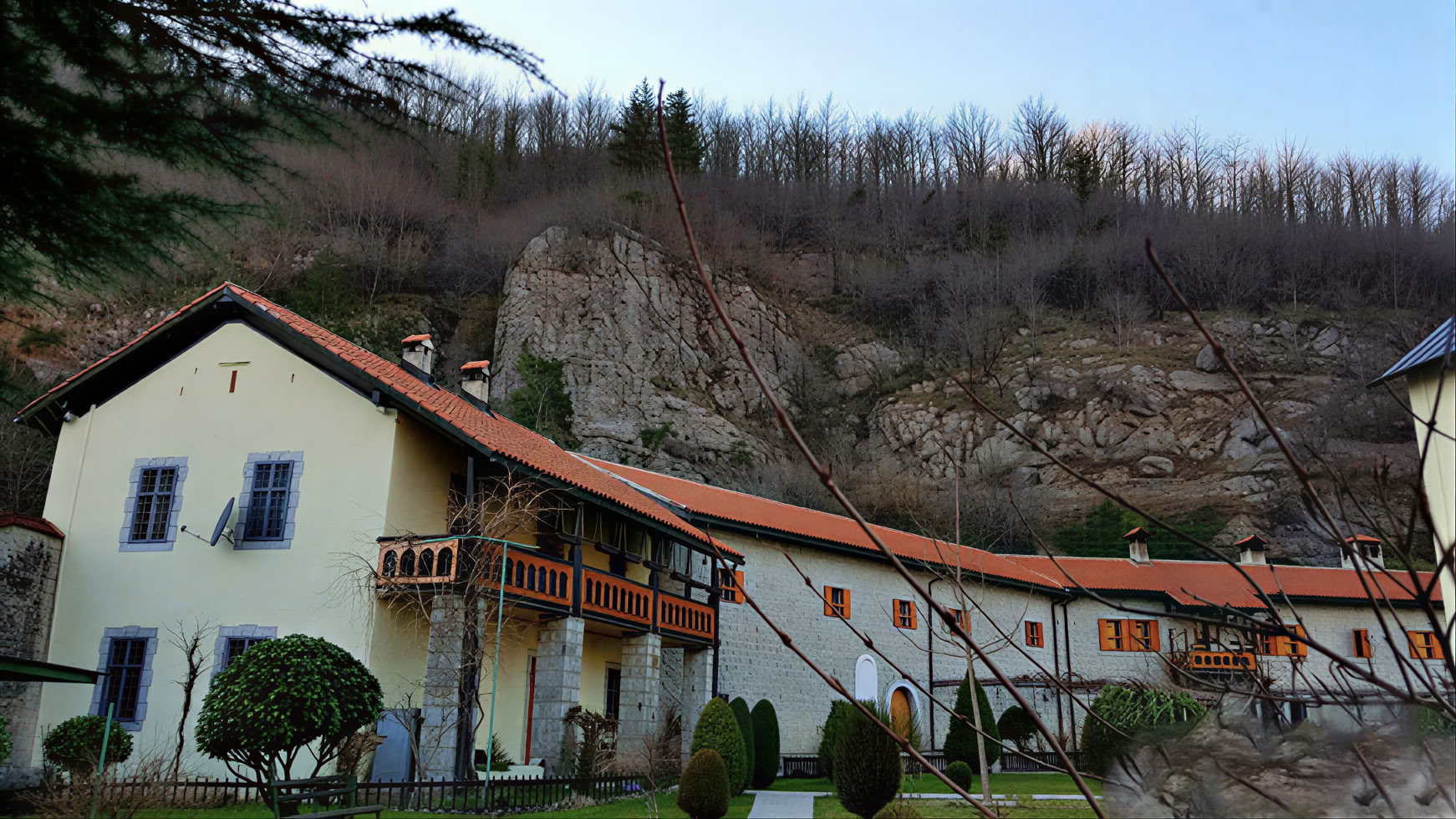 Tour del Gran Monasterio de Montenegro