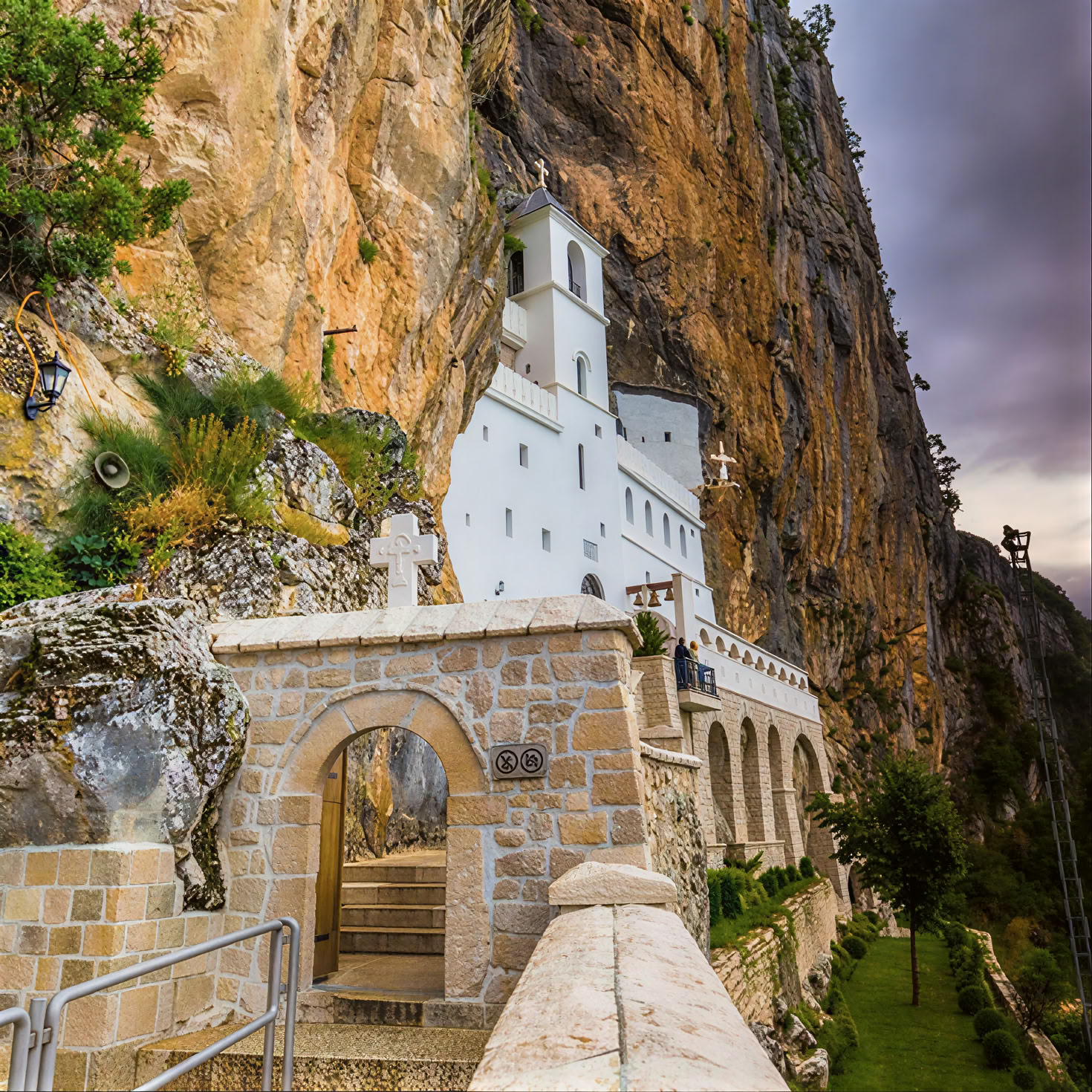 Tour del Gran Monasterio de Montenegro