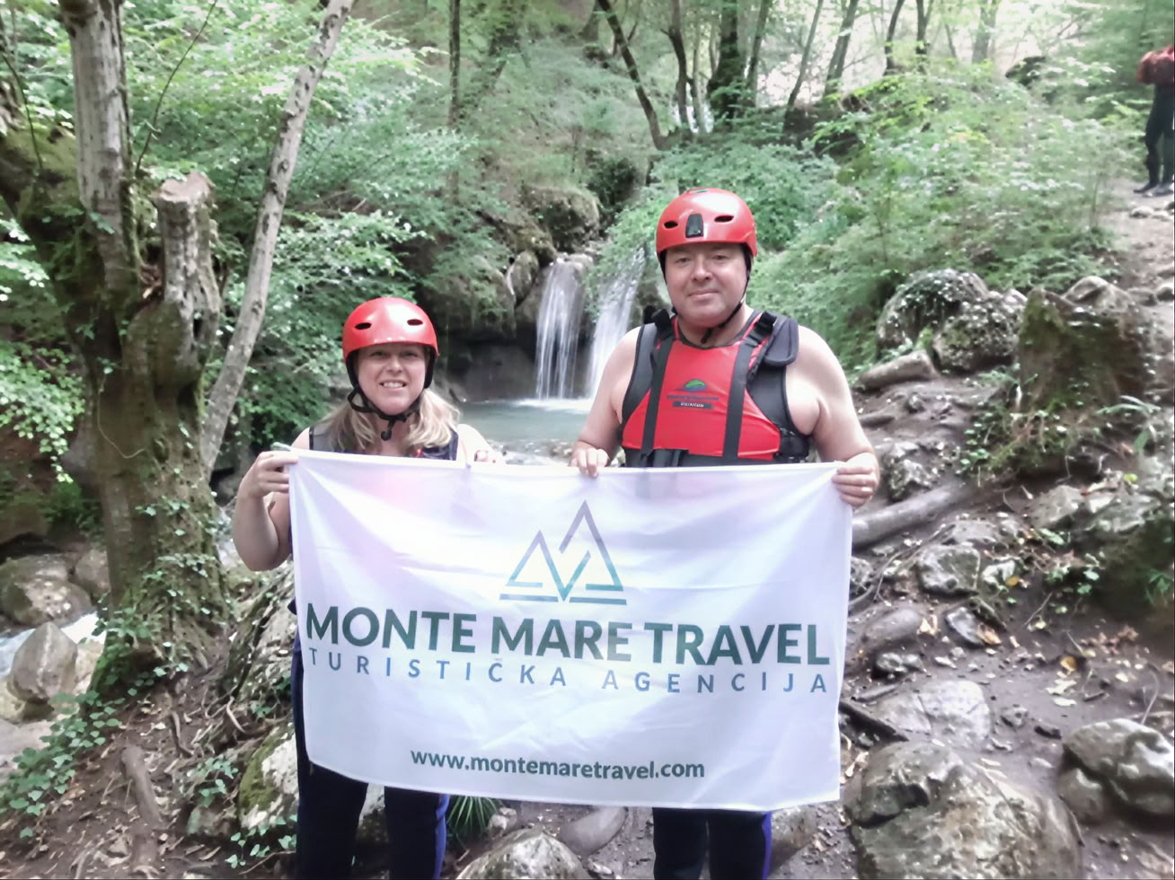 Tour de rafting de dos días de Tara