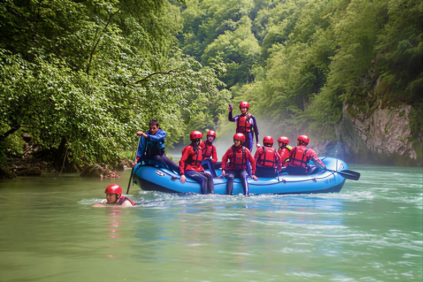 Tour de rafting de dos días de Tara