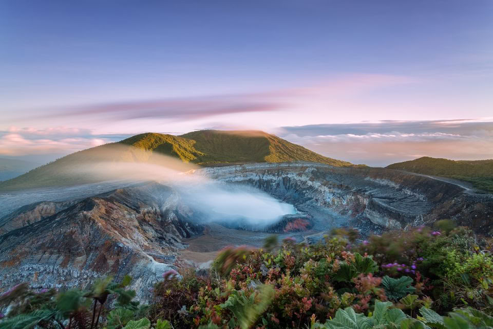 Combo Tour: Parque Nacional Volcán Poás – Tour de Café Doka – Jardines de la Cascada La Paz