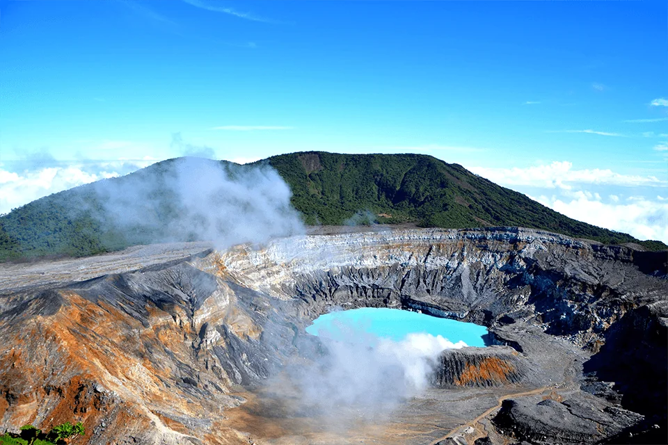 Combo Tour: Parque Nacional Volcán Poás – Tour de Café Doka – Jardines de la Cascada La Paz