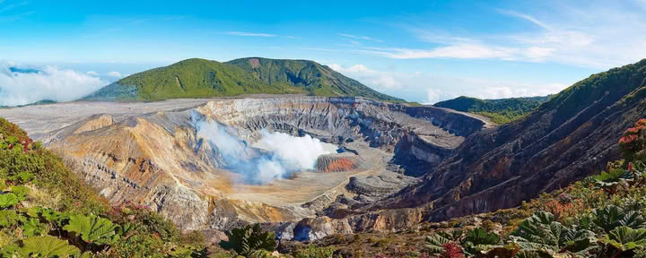 Combo Tour: Parque Nacional Volcán Poás – Tour de Café Doka – Jardines de la Cascada La Paz