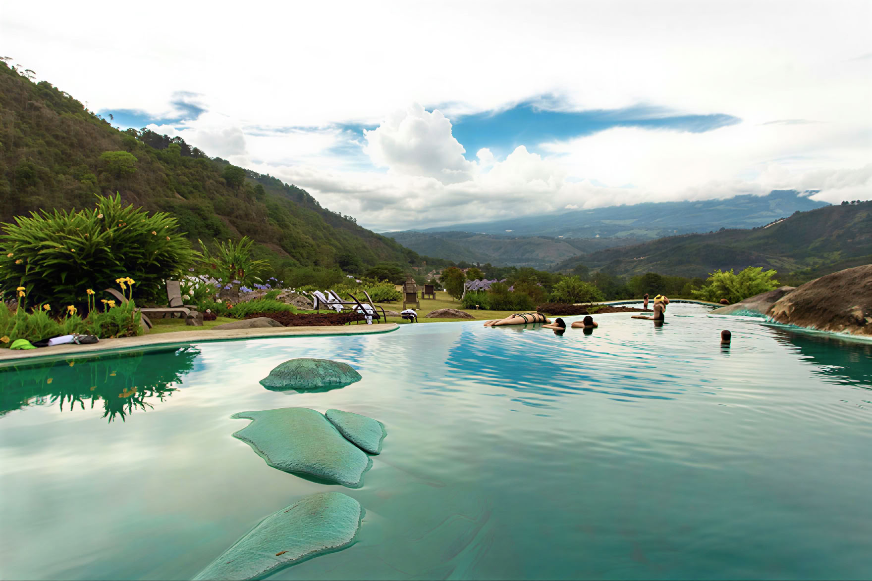 Volcán Irazú y Aguas Termales Hacienda Orosi