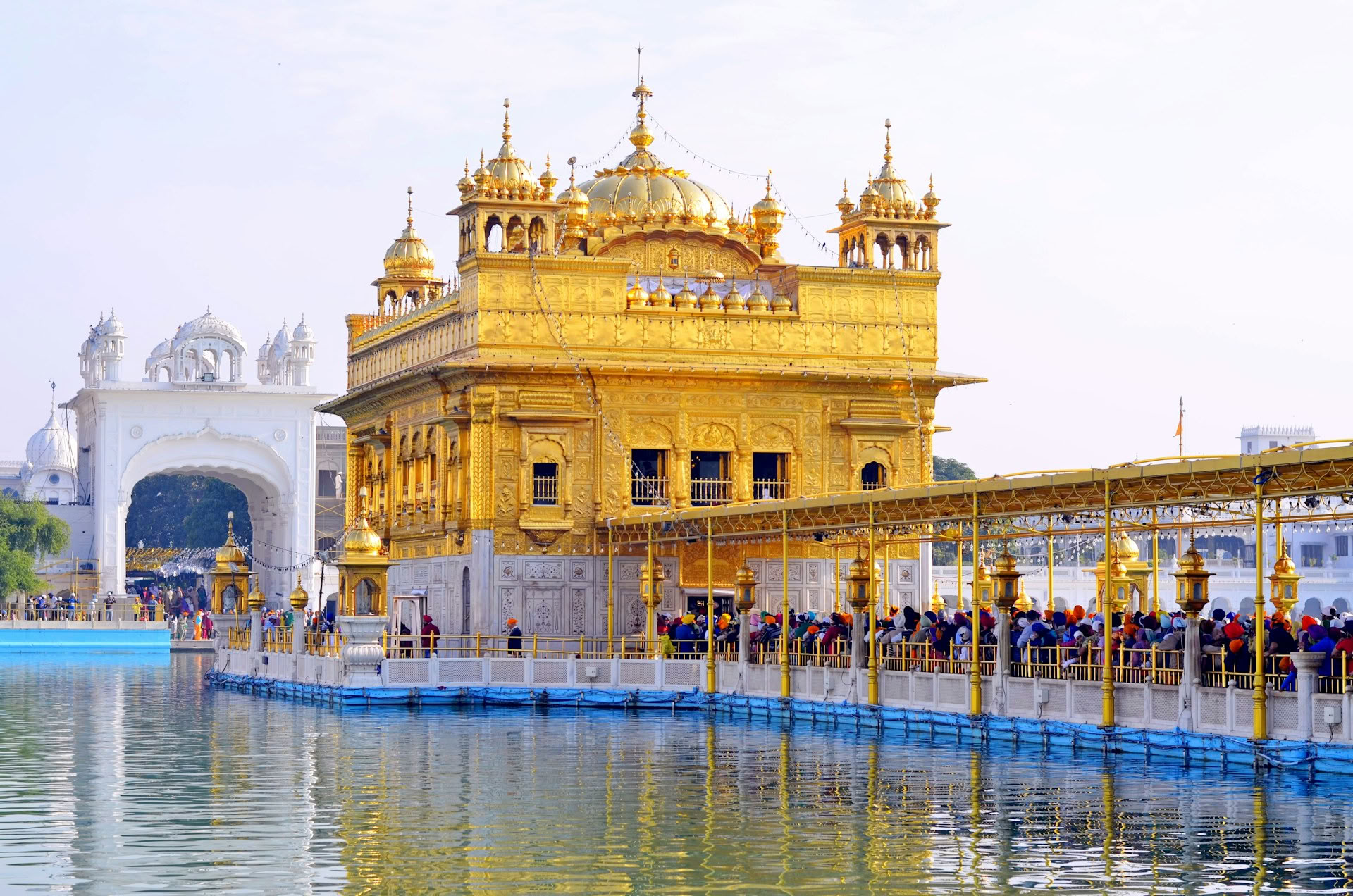 Sacred Hills to Golden Horizons: Dharamshala, Dalhousie y Amritsar Trail