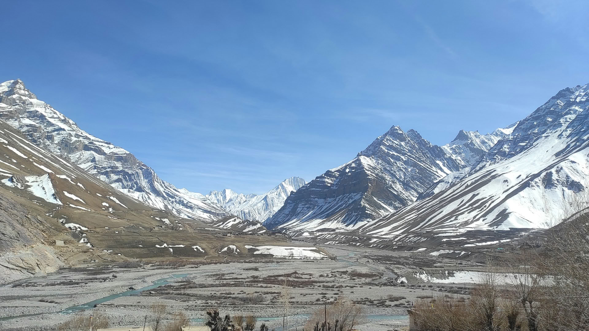 De los huertos a los valles alpinos: viaje himalayo por Thanedar y Sangla