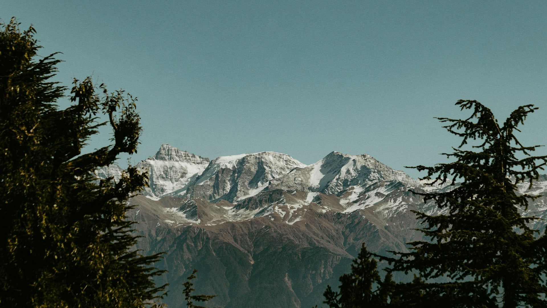 Pine Hills a los Reinos del Río: Sendero Patrimonial de Dalhousie, Khajjiar y Chamba