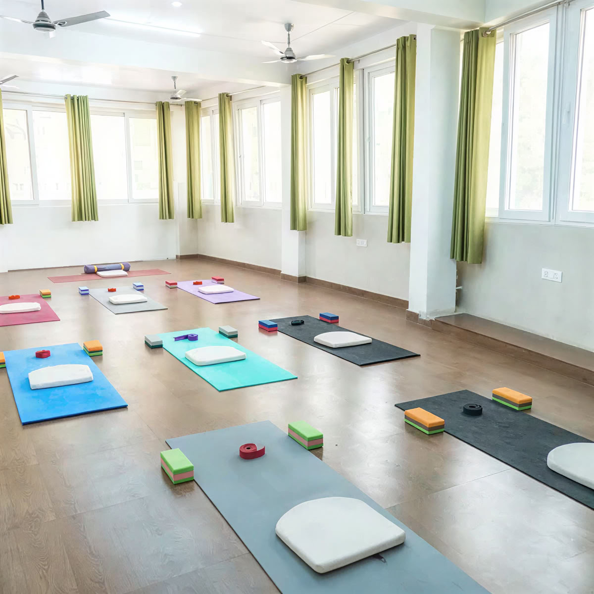 Programa de Formación de Profesores de Yoga de 100 Horas