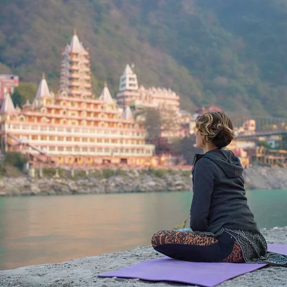 Programa de Formación de Profesores de Yoga de 100 Horas