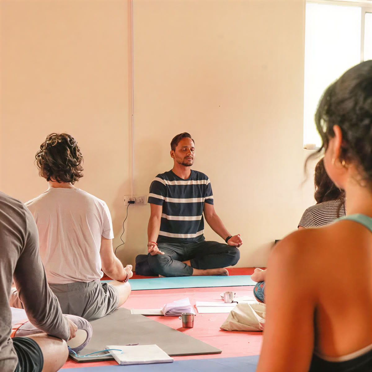Programa de Formación de Profesores de Yoga de 100 Horas
