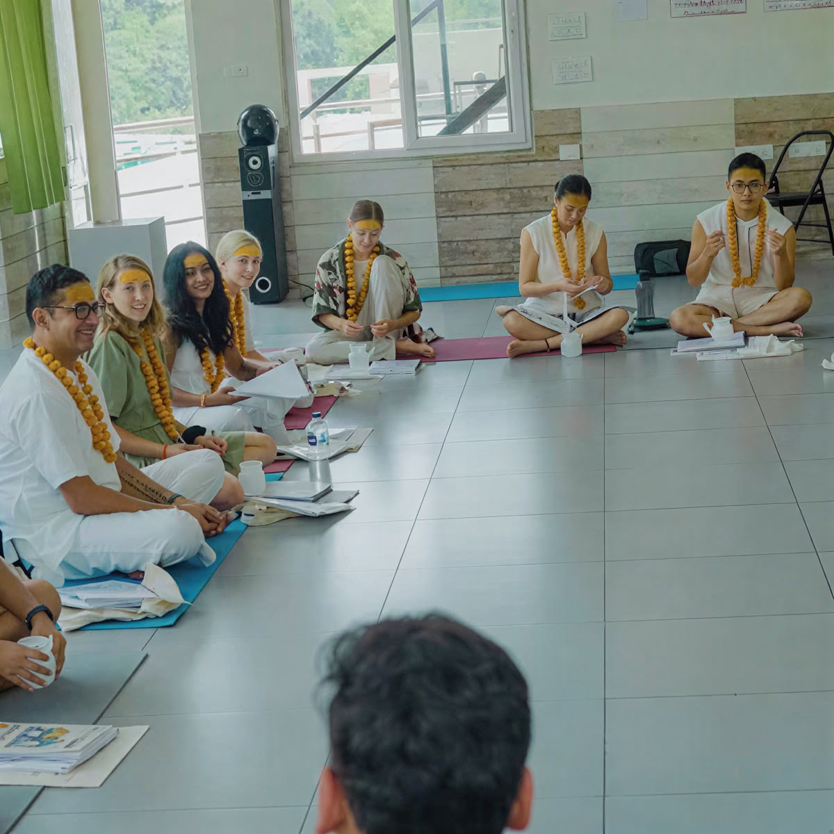 Programa de formación de profesores de yoga de 300 horas